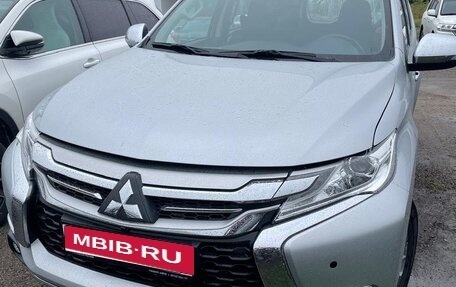 Mitsubishi Pajero Sport III рестайлинг, 2019 год, 3 000 000 рублей, 1 фотография