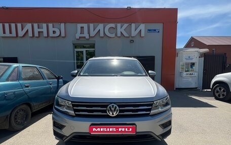 Volkswagen Tiguan II, 2020 год, 2 700 000 рублей, 2 фотография