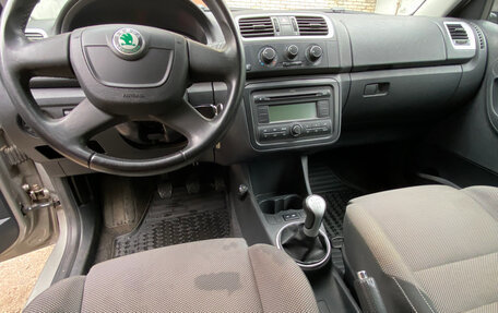 Skoda Fabia II, 2009 год, 800 000 рублей, 10 фотография