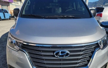 Hyundai Grand Starex Grand Starex I рестайлинг 2, 2020 год, 3 450 000 рублей, 2 фотография