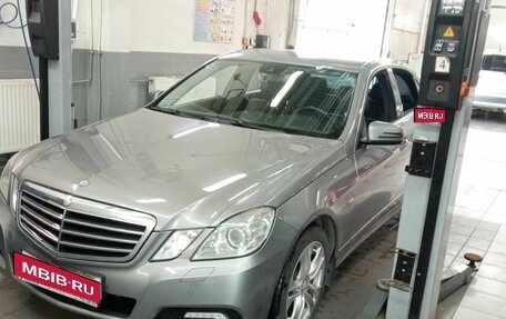Mercedes-Benz E-Класс, 2010 год, 1 280 000 рублей, 1 фотография