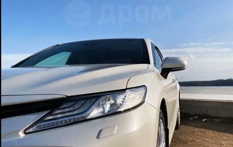 Toyota Camry, 2019 год, 3 450 000 рублей, 6 фотография
