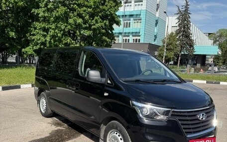 Hyundai H-1 II рестайлинг, 2019 год, 2 590 000 рублей, 2 фотография