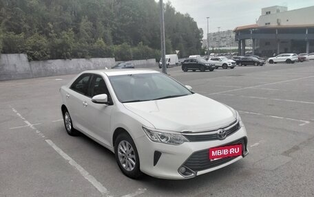 Toyota Camry, 2017 год, 1 800 000 рублей, 6 фотография