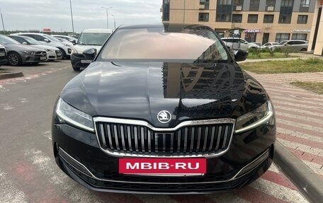 Skoda Superb III рестайлинг, 2021 год, 2 700 000 рублей, 2 фотография