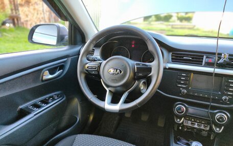 KIA Rio IV, 2018 год, 1 387 000 рублей, 6 фотография