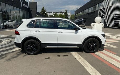 Volkswagen Tiguan II, 2018 год, 2 575 000 рублей, 4 фотография