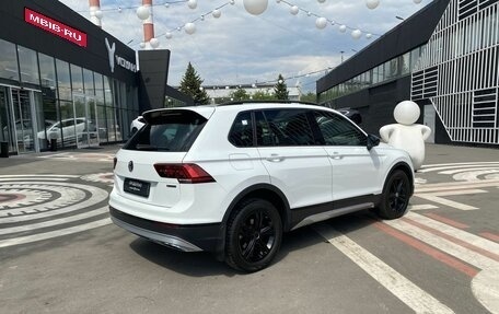 Volkswagen Tiguan II, 2018 год, 2 575 000 рублей, 6 фотография