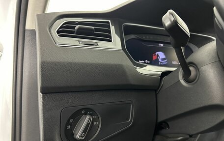 Volkswagen Tiguan II, 2018 год, 2 575 000 рублей, 9 фотография