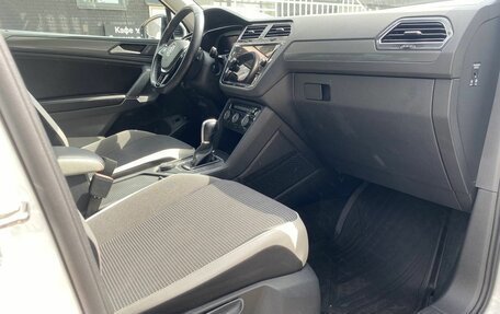 Volkswagen Tiguan II, 2018 год, 2 575 000 рублей, 14 фотография