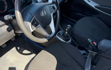 Hyundai Solaris II рестайлинг, 2013 год, 850 000 рублей, 10 фотография