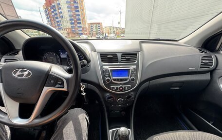 Hyundai Solaris II рестайлинг, 2013 год, 850 000 рублей, 13 фотография