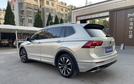 Volkswagen Tiguan II, 2022 год, 2 300 000 рублей, 5 фотография