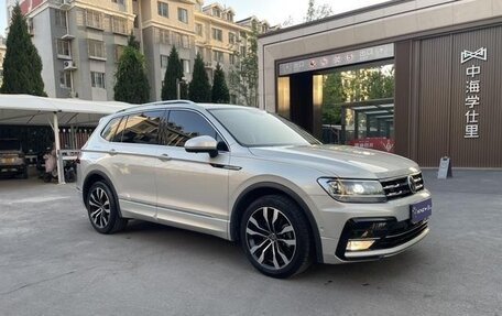 Volkswagen Tiguan II, 2022 год, 2 300 000 рублей, 3 фотография