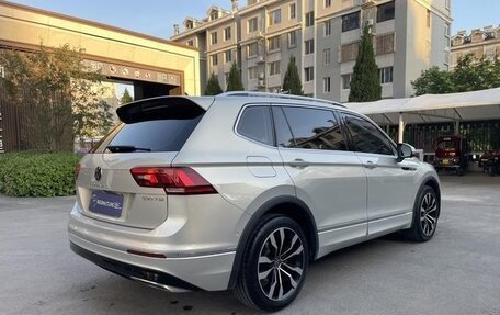 Volkswagen Tiguan II, 2022 год, 2 300 000 рублей, 4 фотография