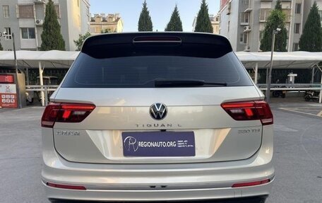 Volkswagen Tiguan II, 2022 год, 2 300 000 рублей, 6 фотография