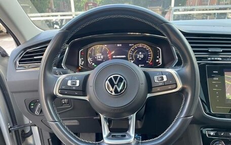 Volkswagen Tiguan II, 2022 год, 2 300 000 рублей, 10 фотография