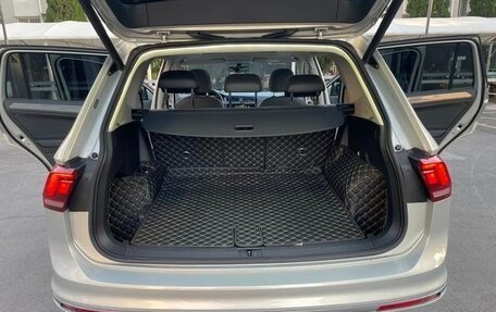 Volkswagen Tiguan II, 2022 год, 2 300 000 рублей, 18 фотография