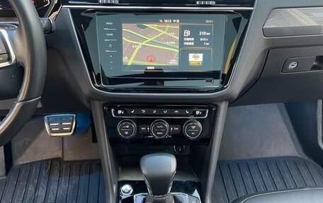 Volkswagen Tiguan II, 2022 год, 2 300 000 рублей, 11 фотография