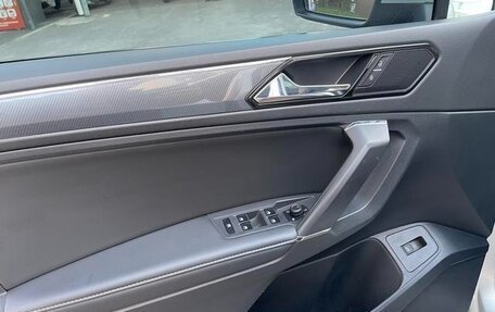 Volkswagen Tiguan II, 2022 год, 2 300 000 рублей, 13 фотография