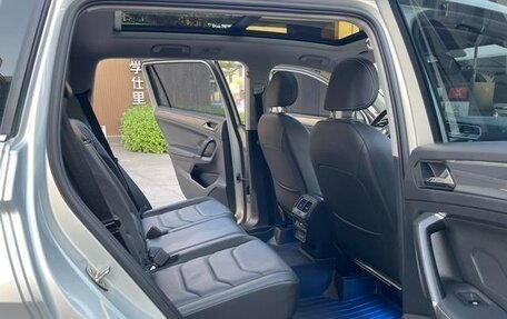 Volkswagen Tiguan II, 2022 год, 2 300 000 рублей, 17 фотография