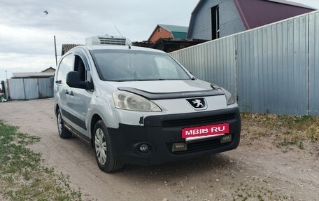 Peugeot Partner II рестайлинг 2, 2011 год, 900 000 рублей, 21 фотография