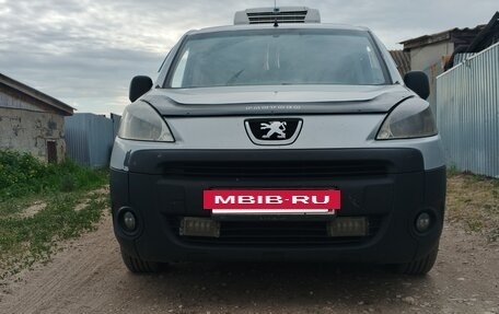 Peugeot Partner II рестайлинг 2, 2011 год, 900 000 рублей, 19 фотография