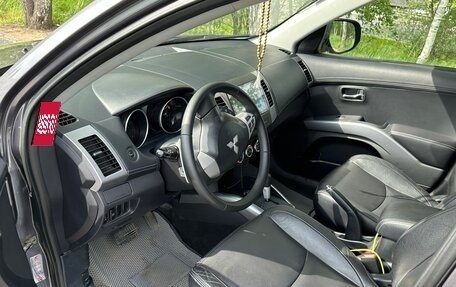 Mitsubishi Outlander III рестайлинг 3, 2010 год, 1 220 000 рублей, 10 фотография