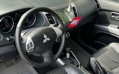Mitsubishi Outlander III рестайлинг 3, 2010 год, 1 220 000 рублей, 14 фотография