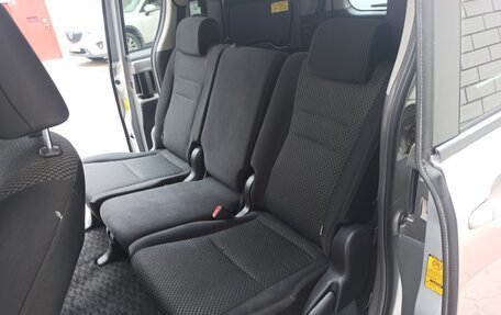 Toyota Noah III, 2009 год, 1 250 000 рублей, 5 фотография