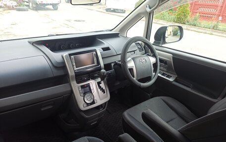 Toyota Noah III, 2009 год, 1 250 000 рублей, 4 фотография