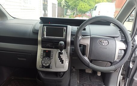 Toyota Noah III, 2009 год, 1 250 000 рублей, 9 фотография