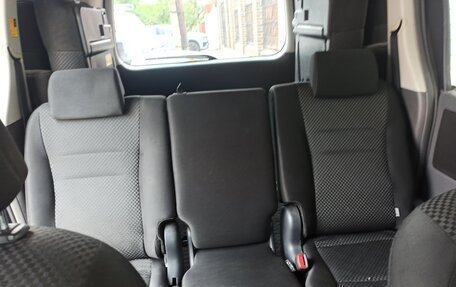 Toyota Noah III, 2009 год, 1 250 000 рублей, 8 фотография