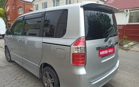 Toyota Noah III, 2009 год, 1 250 000 рублей, 3 фотография
