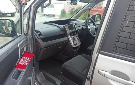 Toyota Noah III, 2009 год, 1 250 000 рублей, 6 фотография
