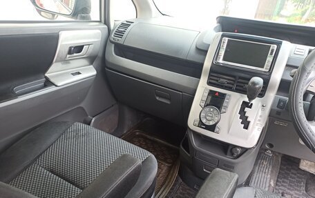 Toyota Noah III, 2009 год, 1 250 000 рублей, 10 фотография