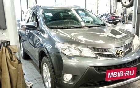 Toyota RAV4, 2013 год, 1 930 000 рублей, 2 фотография