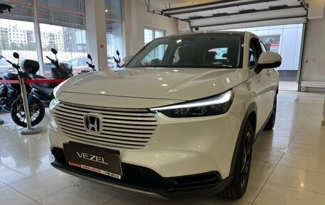 Honda Vezel, 2024 год, 4 690 000 рублей, 3 фотография