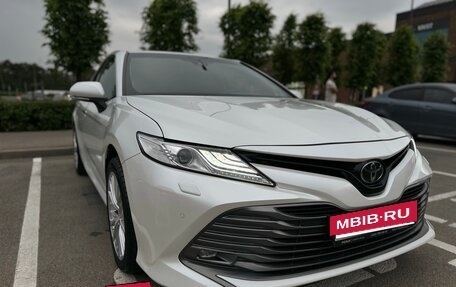 Toyota Camry, 2018 год, 2 490 000 рублей, 3 фотография