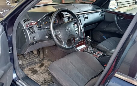 Mercedes-Benz E-Класс, 1999 год, 550 000 рублей, 2 фотография