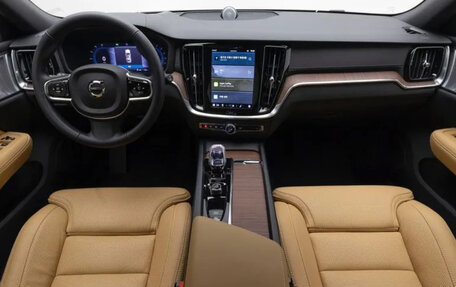 Volvo V60 II, 2022 год, 3 500 000 рублей, 7 фотография