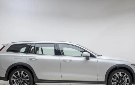 Volvo V60 II, 2022 год, 3 500 000 рублей, 3 фотография