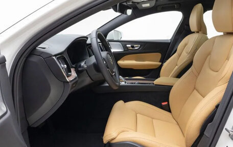 Volvo V60 II, 2022 год, 3 500 000 рублей, 8 фотография