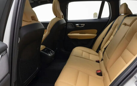 Volvo V60 II, 2022 год, 3 500 000 рублей, 9 фотография