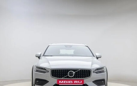 Volvo V60 II, 2022 год, 3 500 000 рублей, 2 фотография