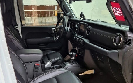 Jeep Wrangler, 2022 год, 4 500 000 рублей, 6 фотография