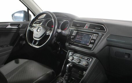 Volkswagen Tiguan II, 2017 год, 2 390 000 рублей, 14 фотография