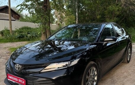 Toyota Camry, 2019 год, 1 910 000 рублей, 1 фотография