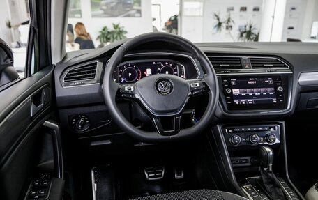 Volkswagen Tiguan II, 2019 год, 2 498 000 рублей, 16 фотография