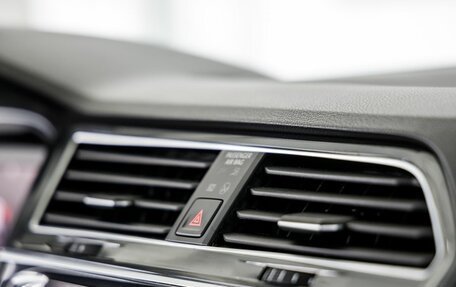 Volkswagen Tiguan II, 2019 год, 2 498 000 рублей, 29 фотография